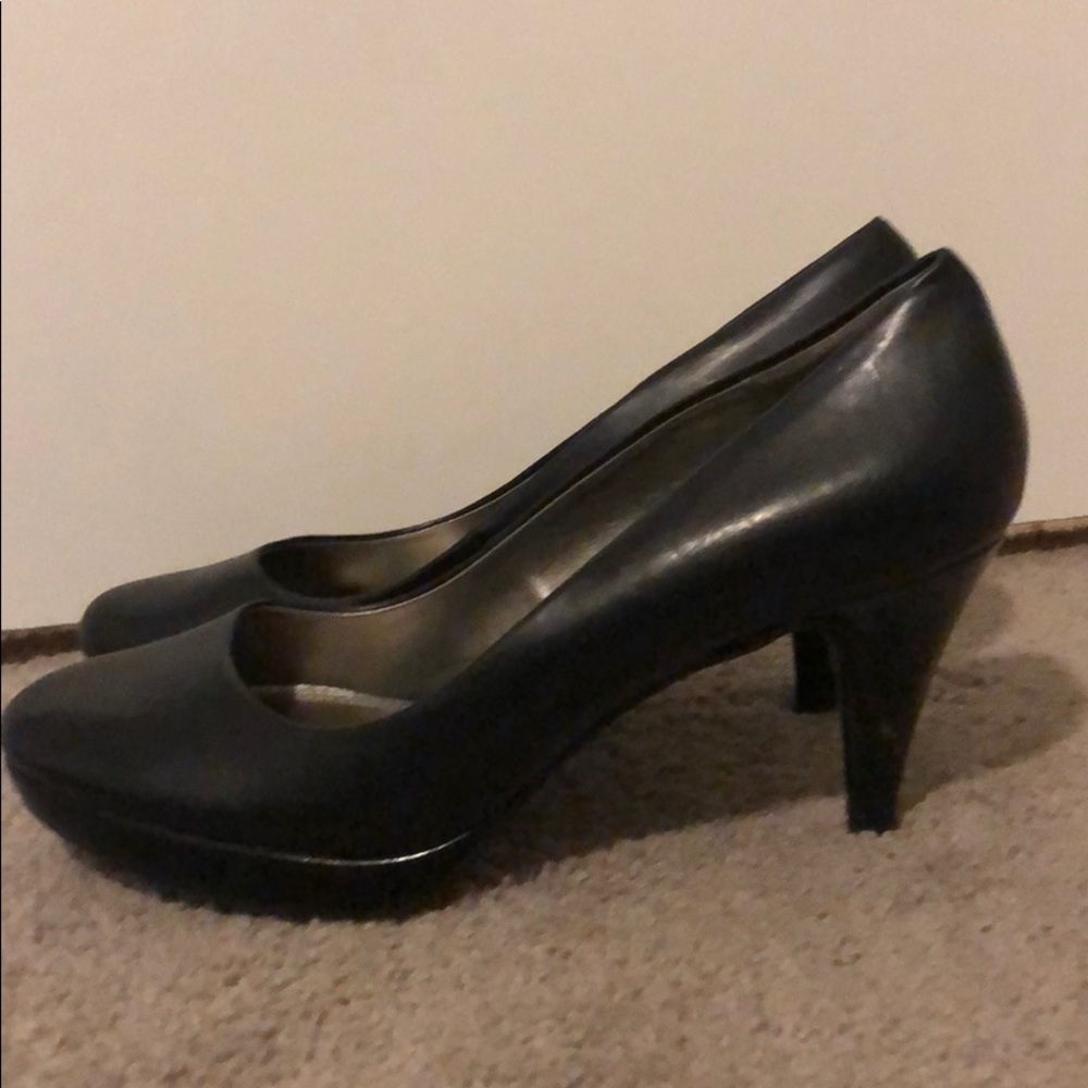 Black Bandolino heels